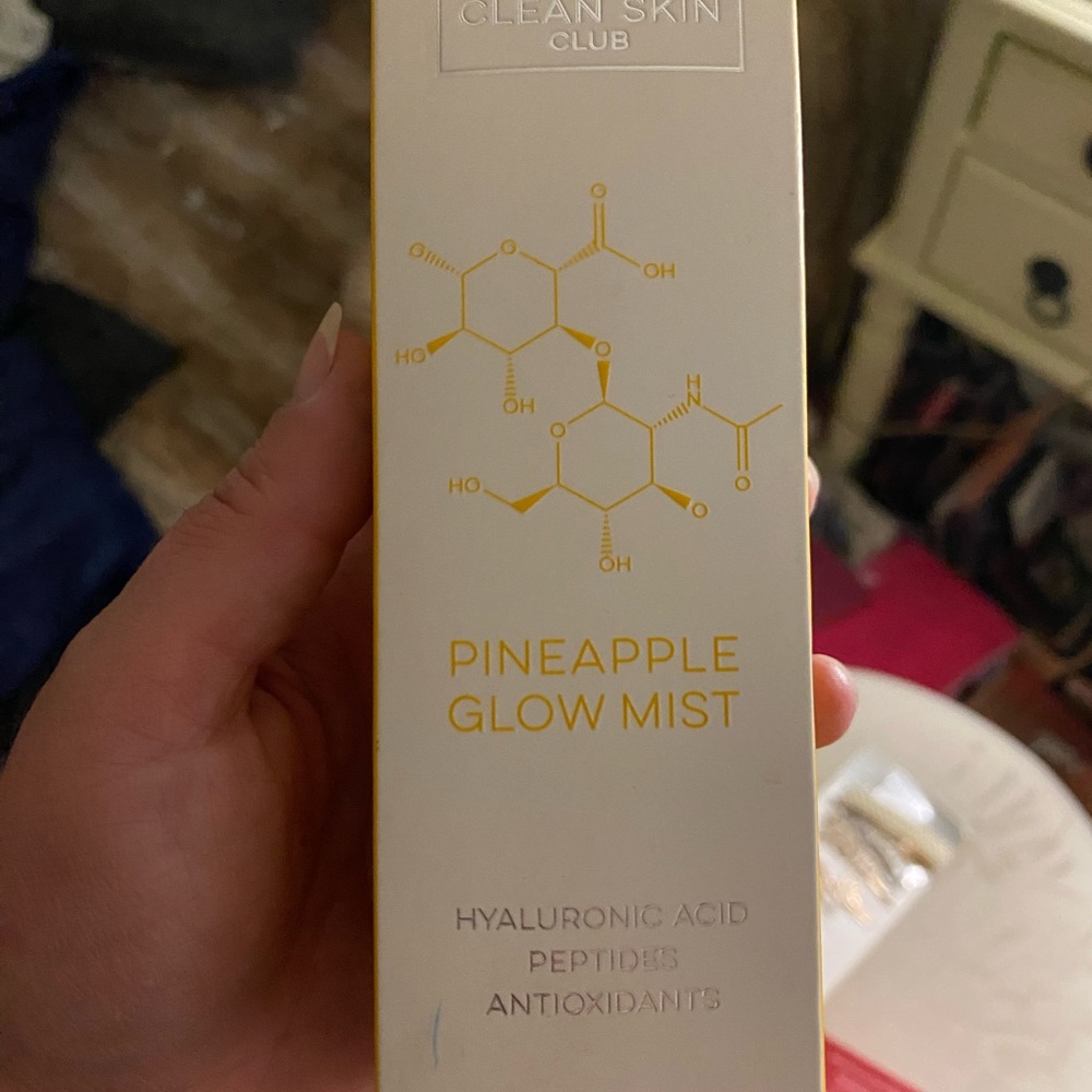 Clean skin club pineapple glow mist